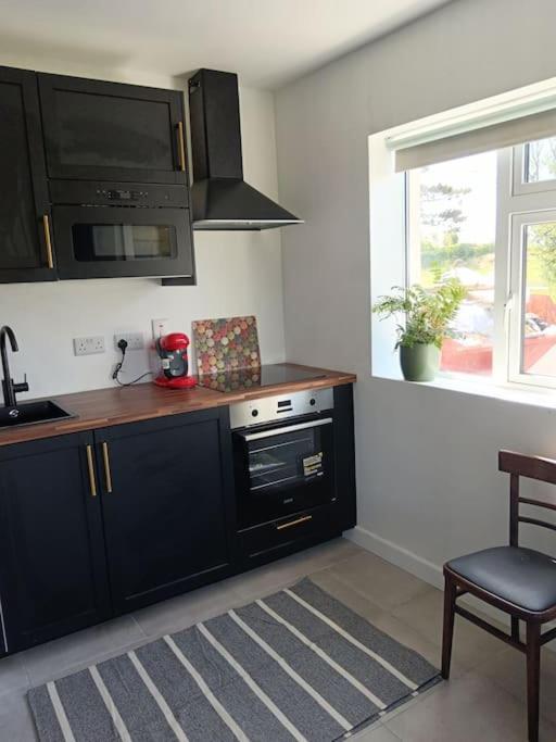 Dingle Escape -2 Bed -Sleeps 4 Apartment Exterior photo