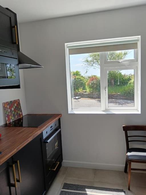 Dingle Escape -2 Bed -Sleeps 4 Apartment Exterior photo